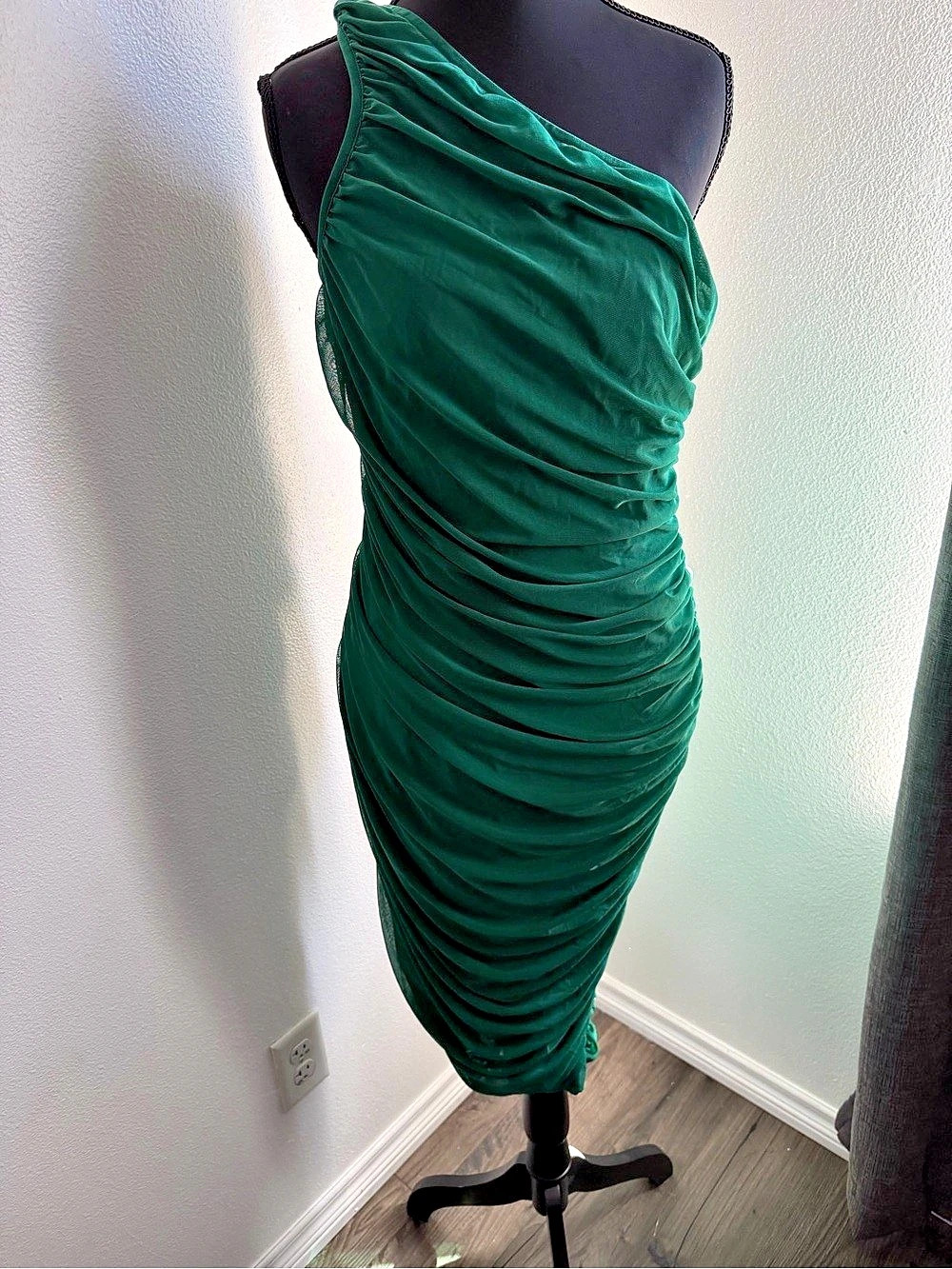 Pretty Garden Ruched One Shoulder Mini Dress in Green Like New
